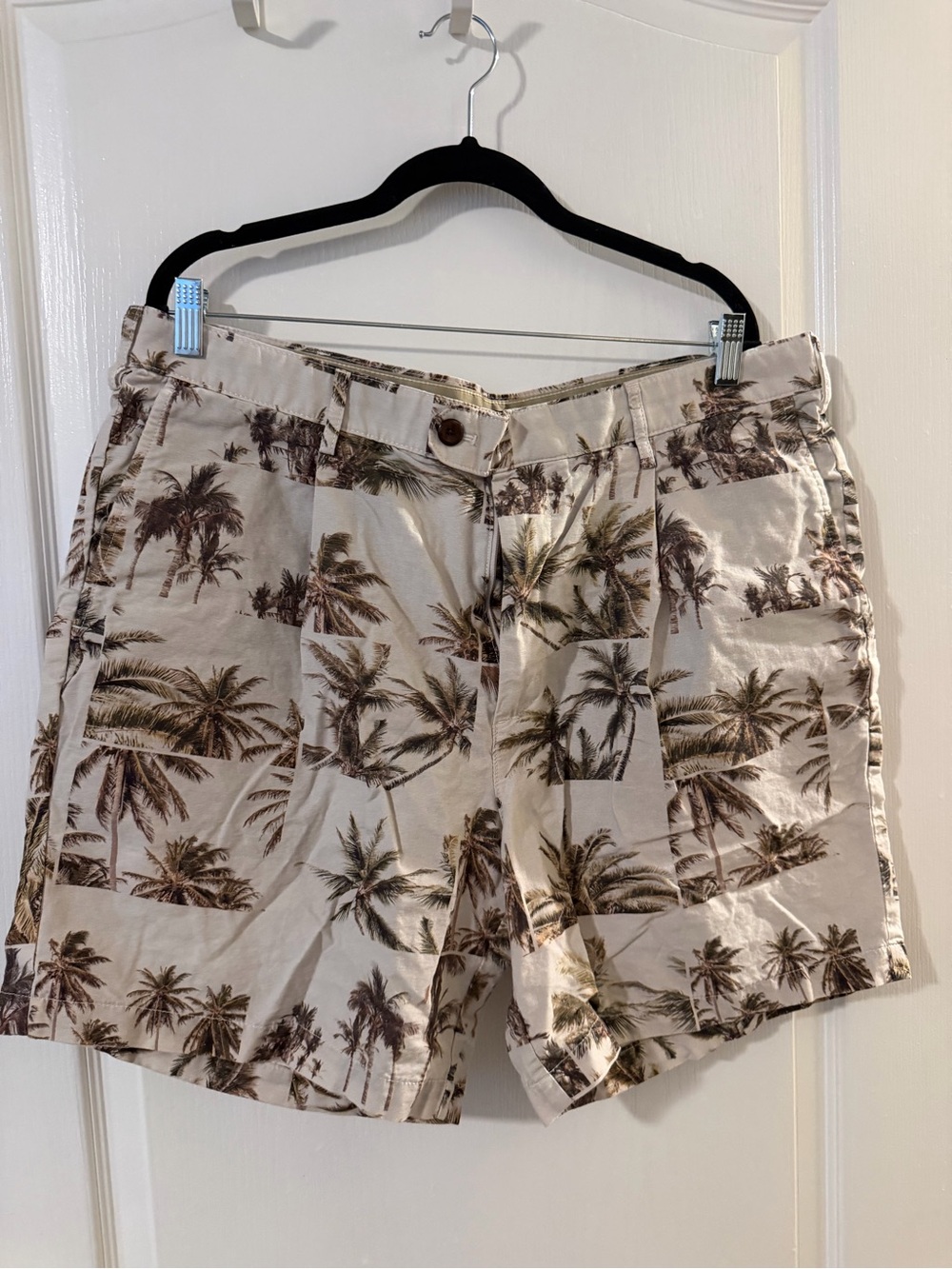 Banana Republic Beige Palm-Print Flat Front Shorts
